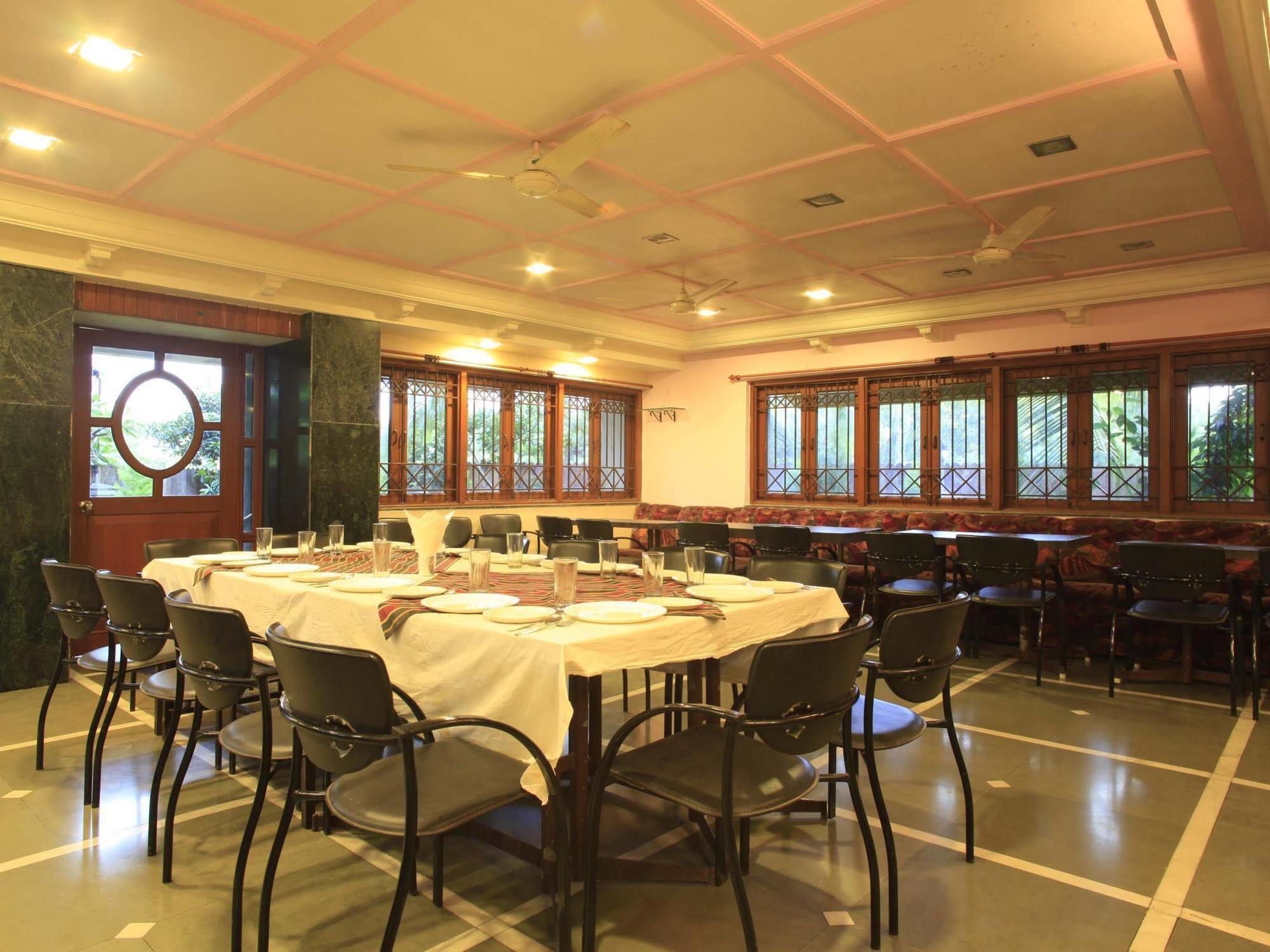 Hotel Sahyadri Alībāg Ngoại thất bức ảnh